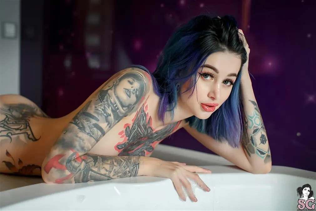 Avrora Suicide, The way I am