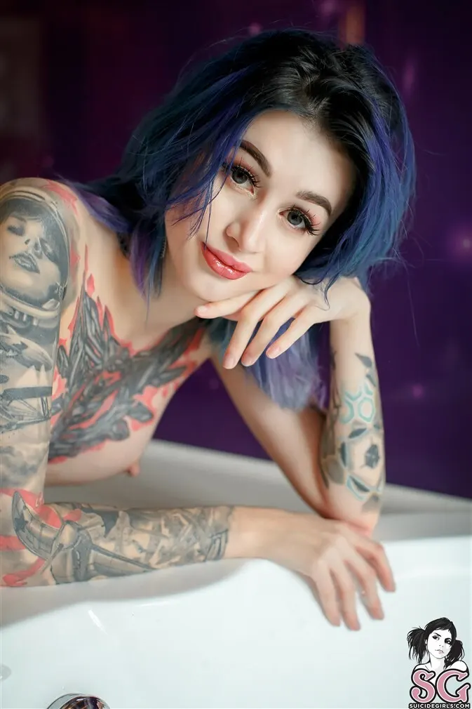 Avrora Suicide, The way I am