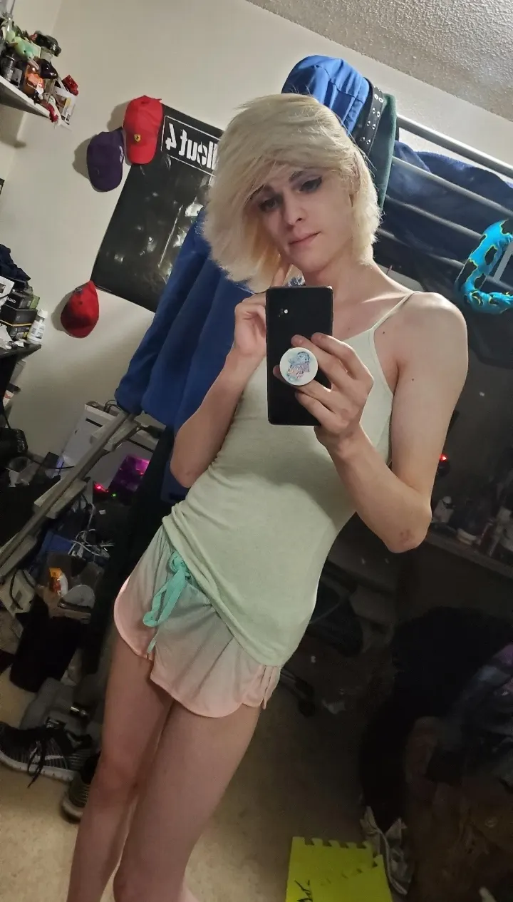 FEMBOY UN POCO DELGADO