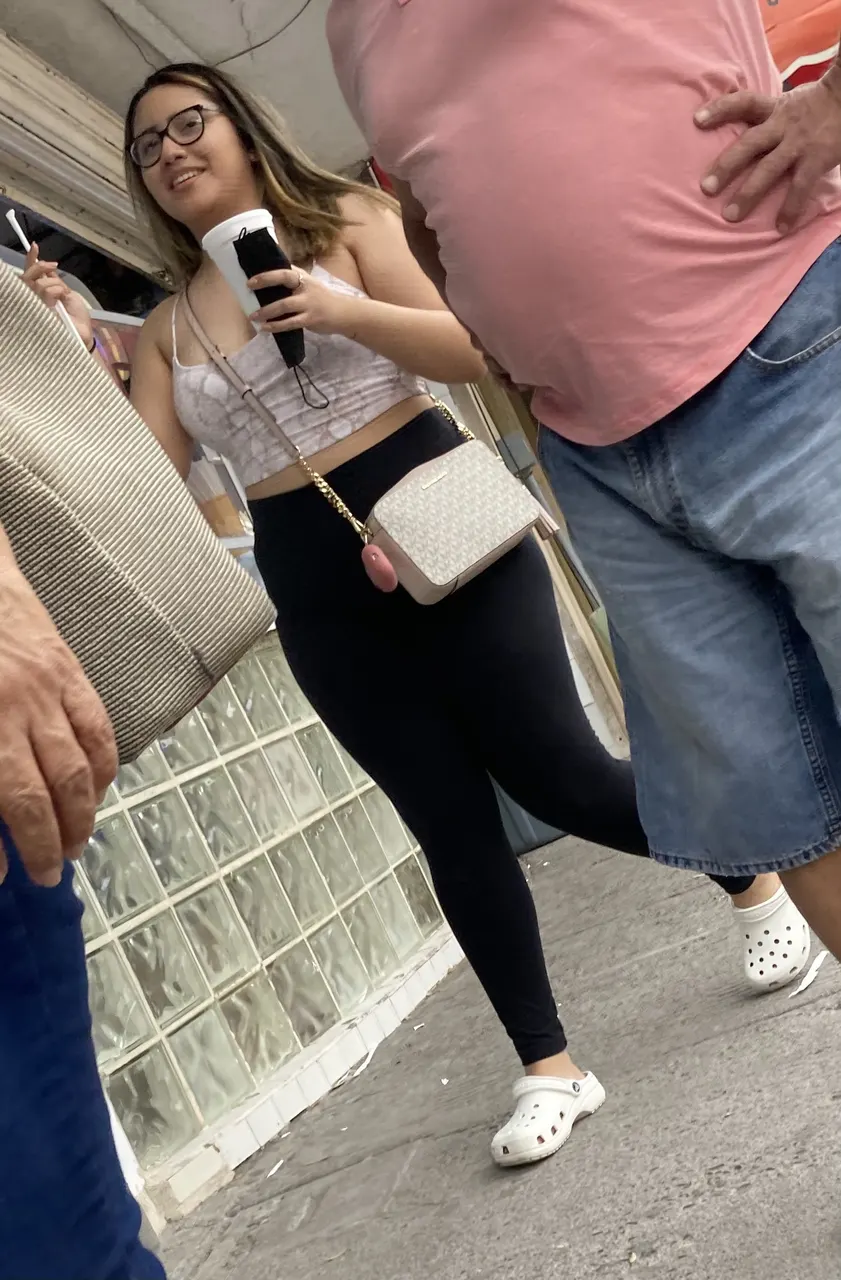 Culos en jeans en la calle