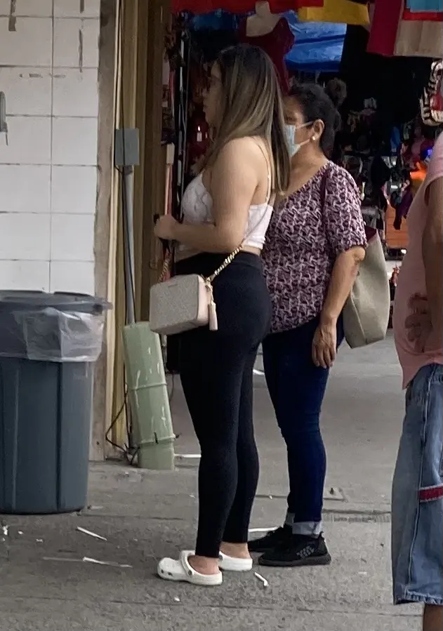 Culos en jeans en la calle
