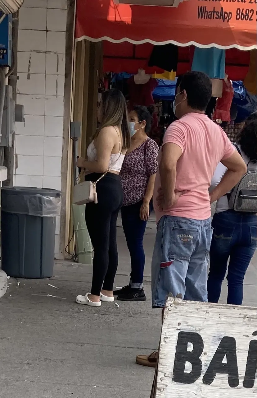 Culos en jeans en la calle