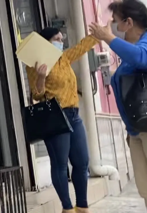 Culos en jeans en la calle