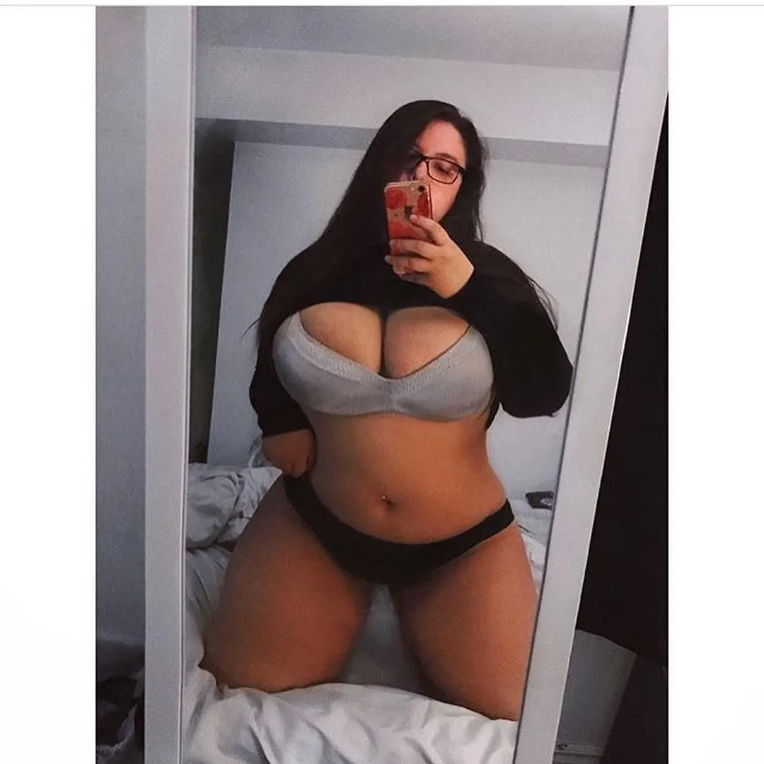 Gordita linda con actitud 366