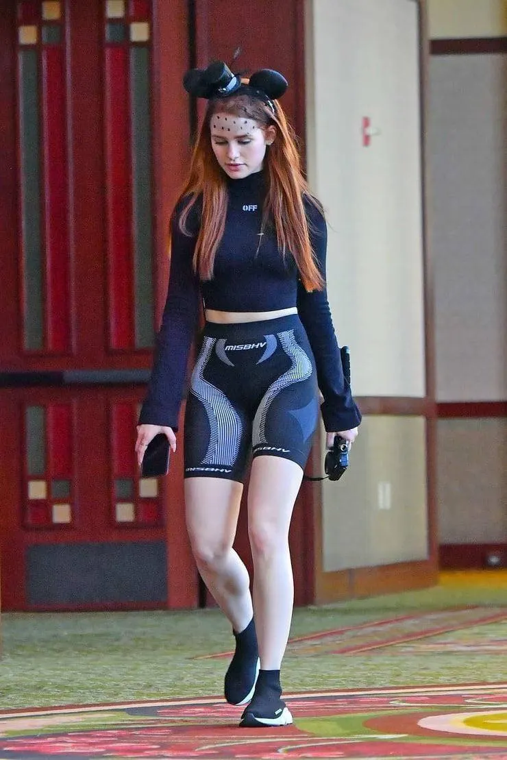 Madelaine Petsch (No porno)