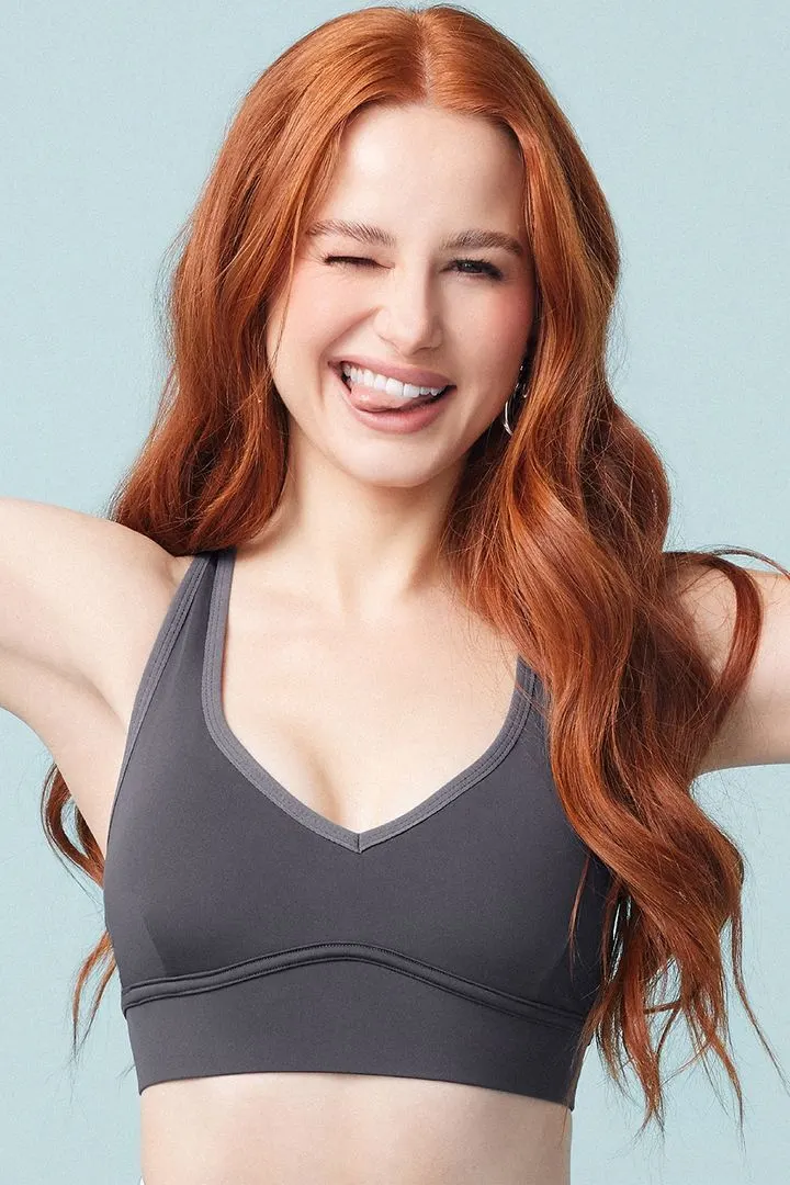 Madelaine Petsch (No porno)
