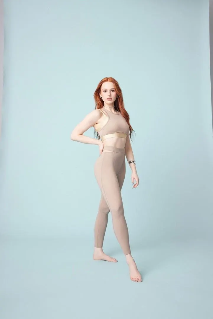 Madelaine Petsch (No porno)