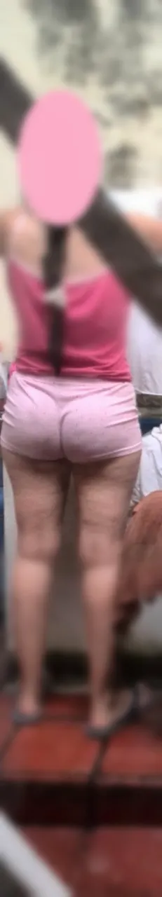 Mi vecina seduce sus descuidos