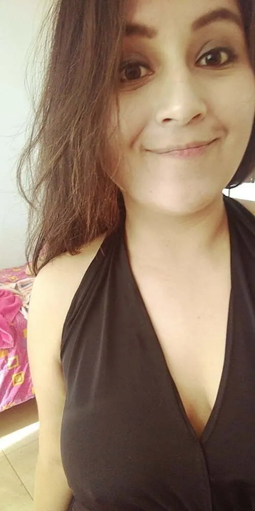 Raquel,tetona y nalgona