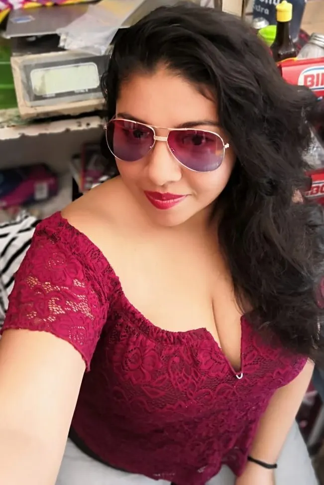 Mi comadre Caro de nuevo tetas Jugosas 🤤