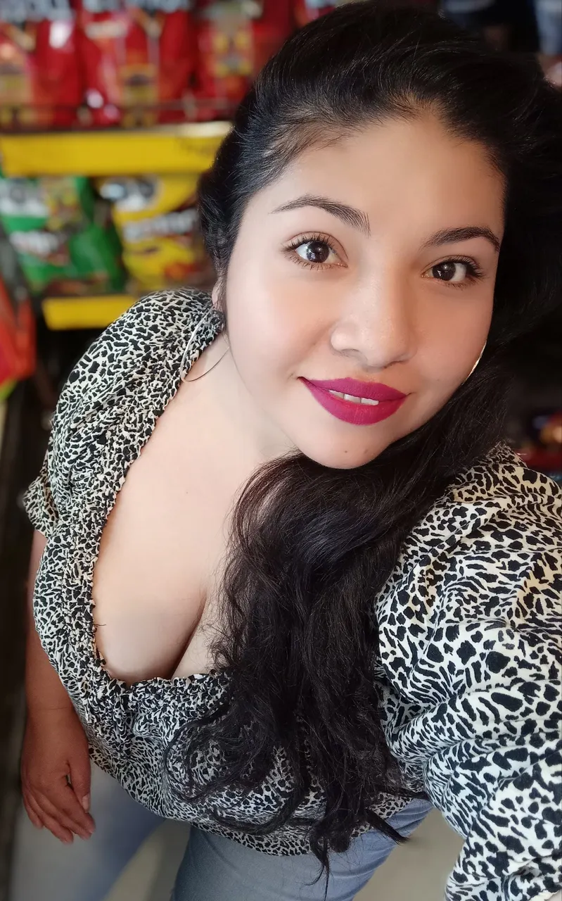 Mi comadre Caro de nuevo tetas Jugosas 🤤