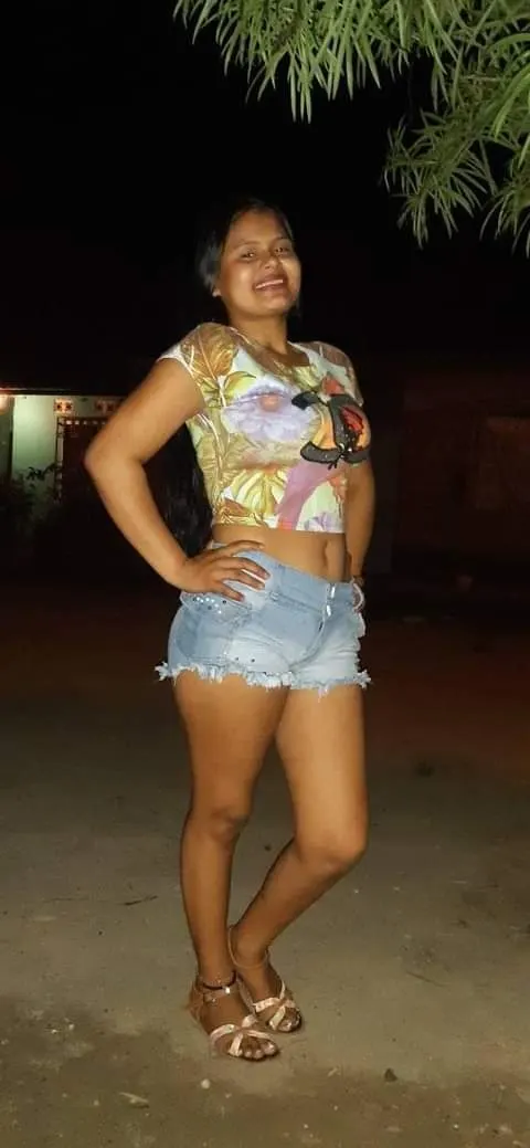 Aquí les comparto un poco de está morrita que me follo