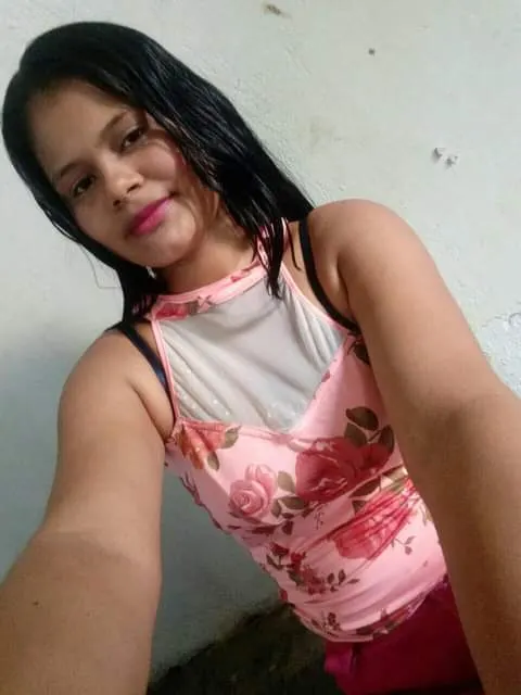 Aquí les comparto un poco de está morrita que me follo