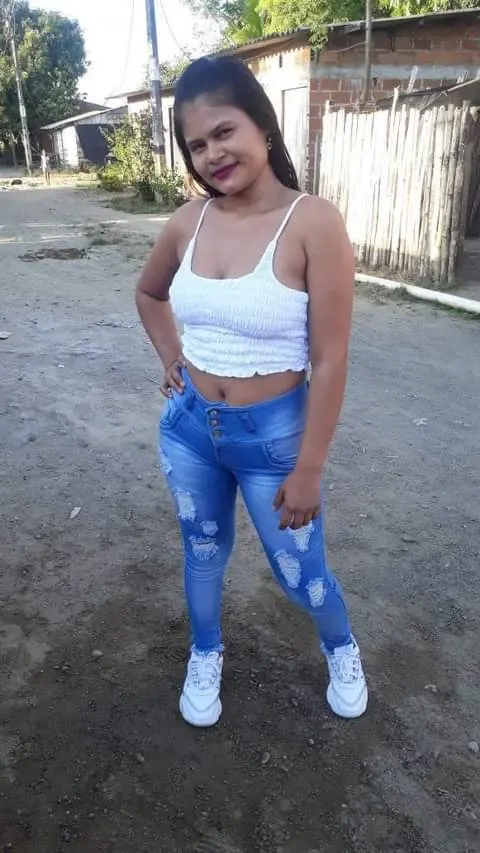 Aquí les comparto un poco de está morrita que me follo