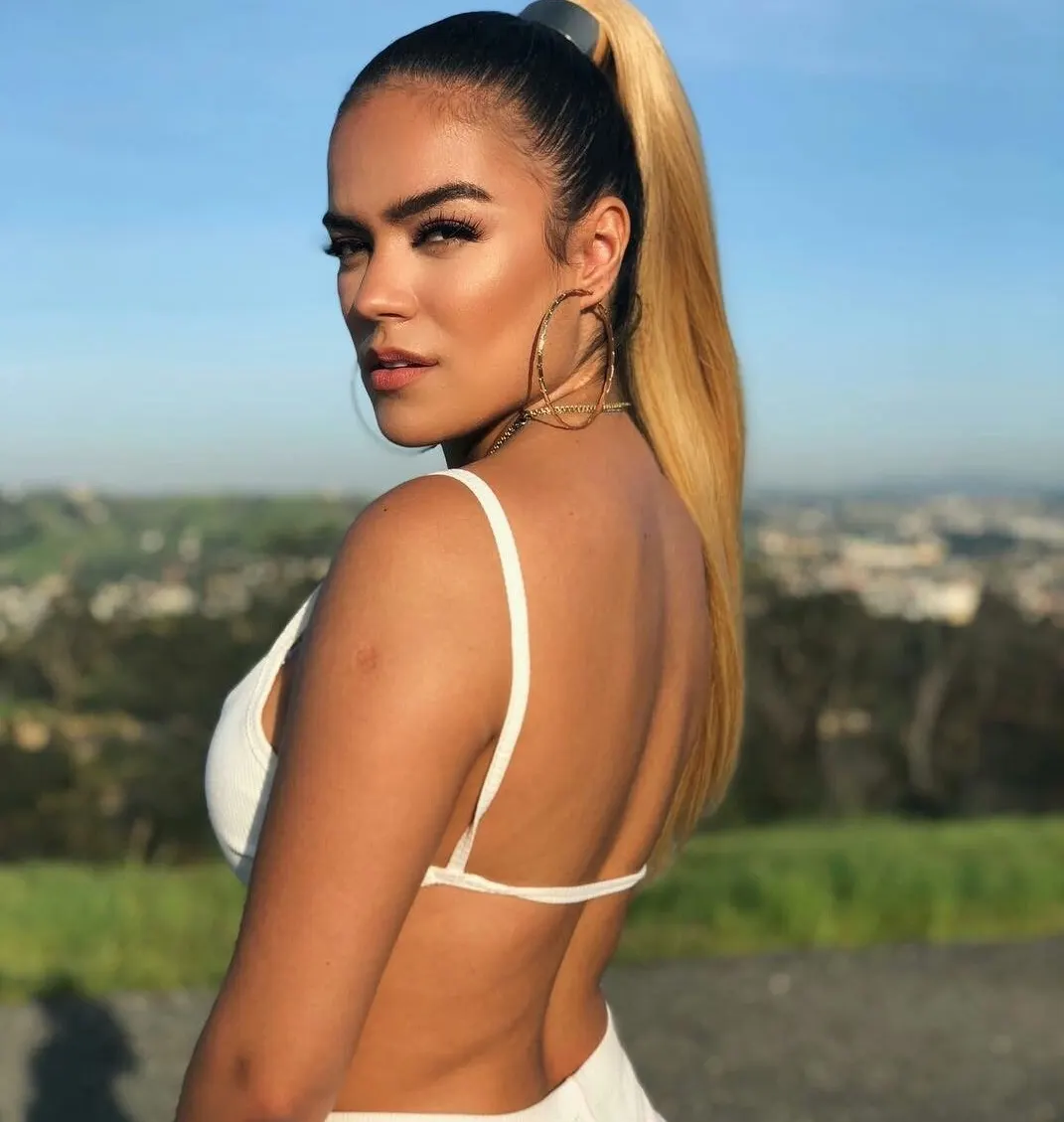 Real Karol g semidesnuda