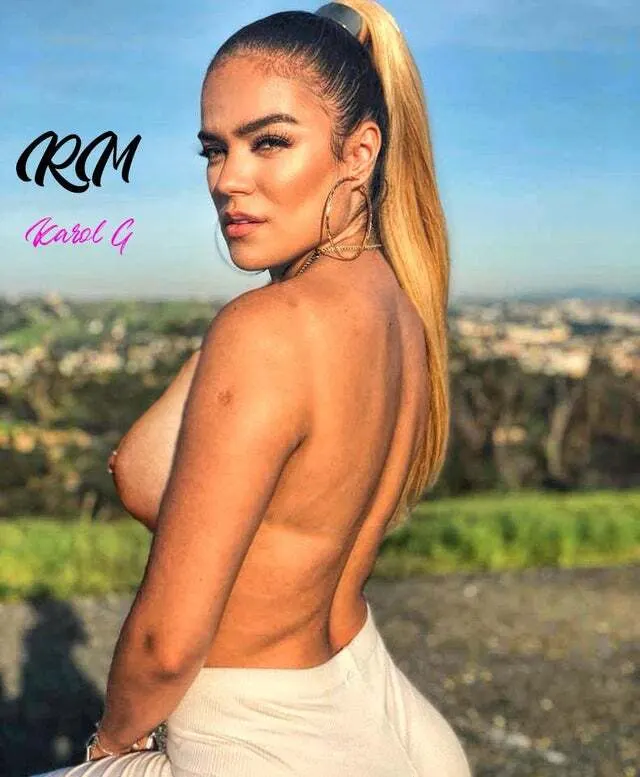 Real Karol g semidesnuda