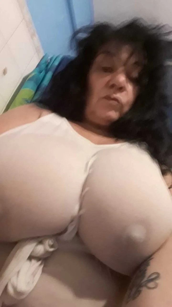 Terrible milf tetas gigantes
