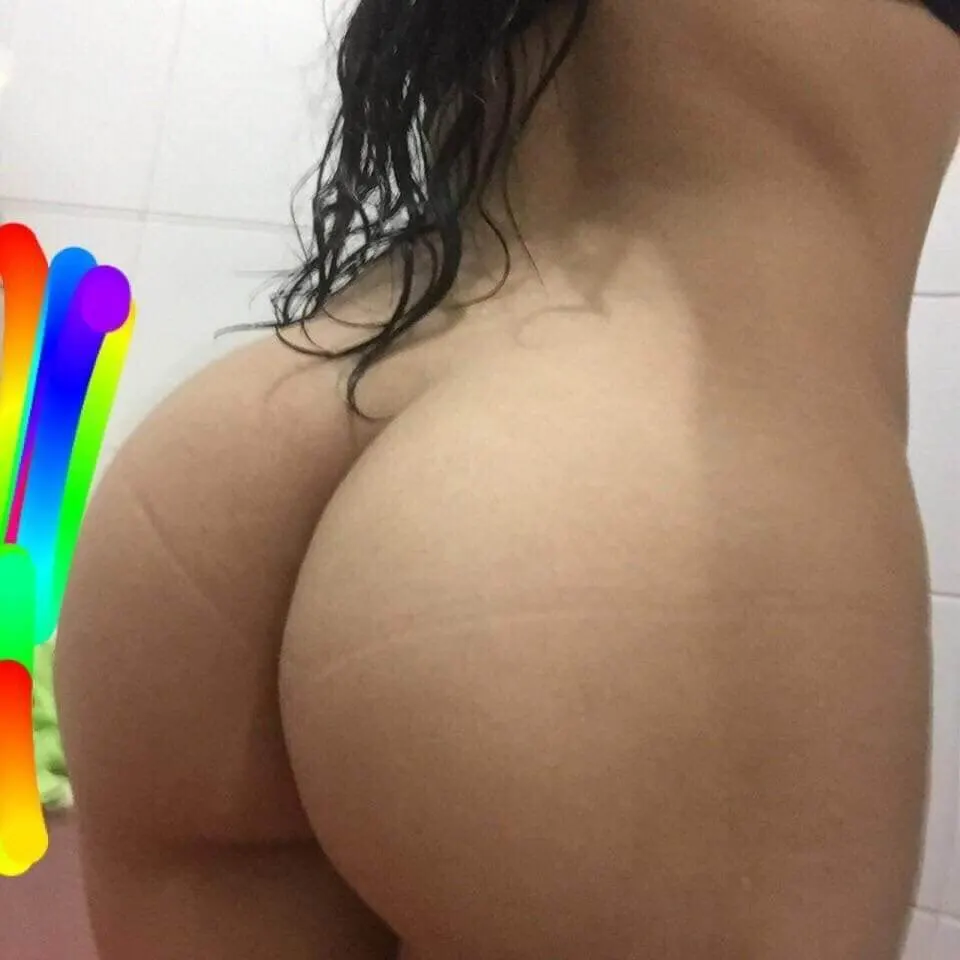 Veamos este pack de Esta morrita con ricas tetas