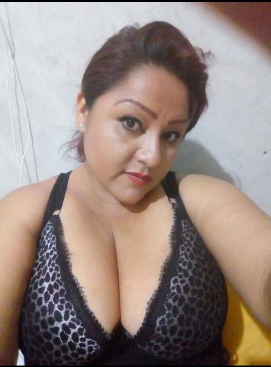 Más de esta señora super tetoncisima!!!
