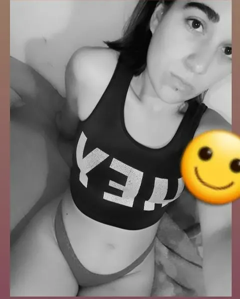 Yessi amiguita putita
