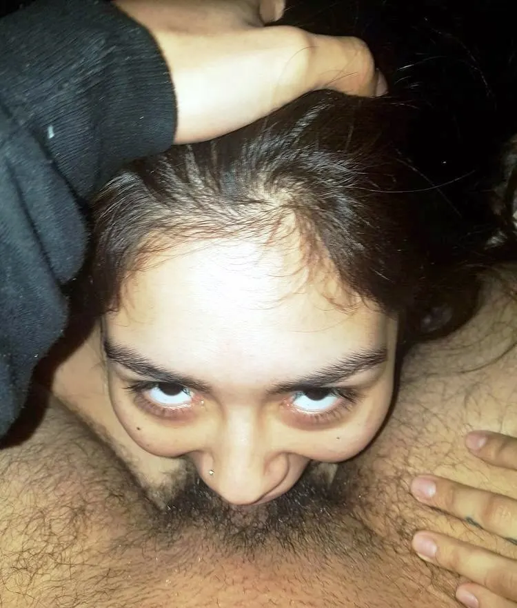 Una hermosa mujer petera ama chupar verga