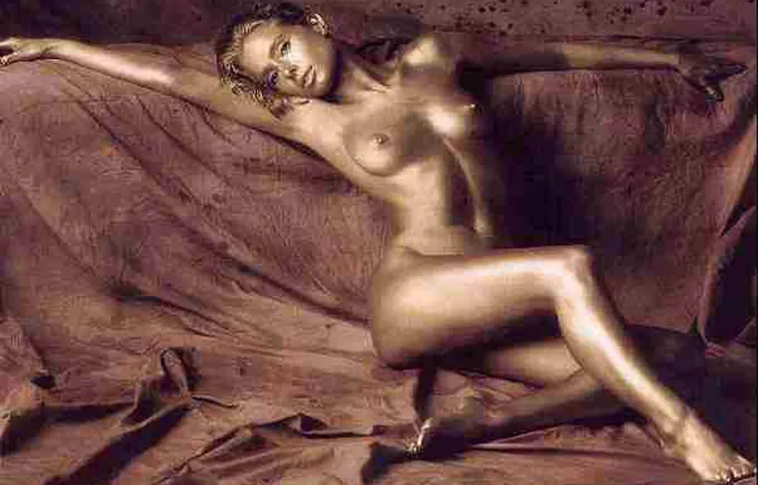 Retro la hermosa actriz Maryam d'Abo