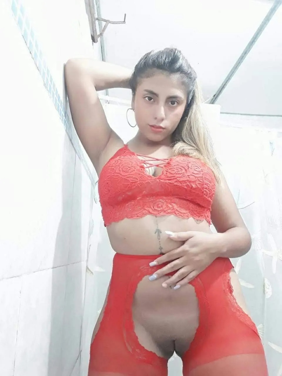 Tremenda morocha con enorme culo❤️
