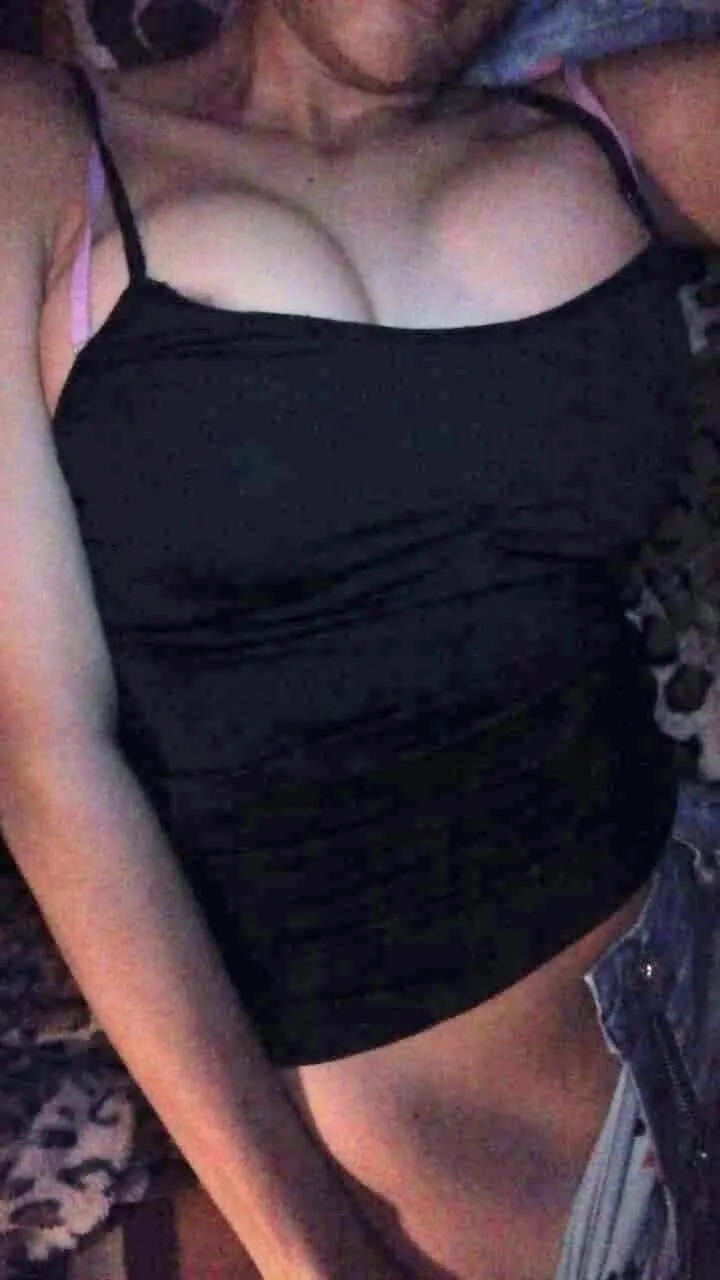 Ami novia le gustan las vergas gruesas 🍆