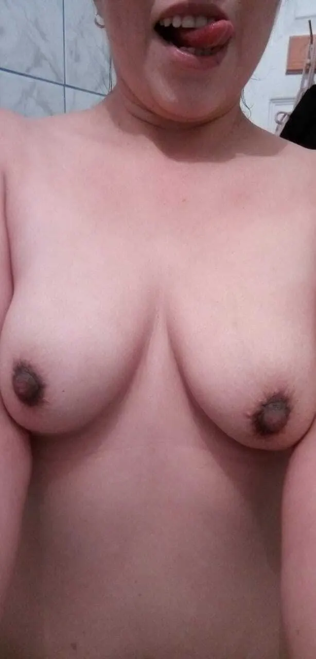 ¿Quién me enjabona las tetas...?