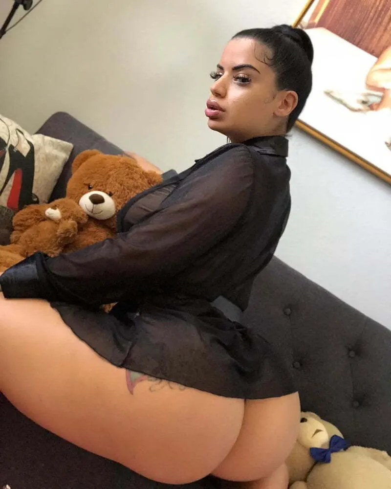 @reallissaaires;Instagram (Argentina de Onlyfans)