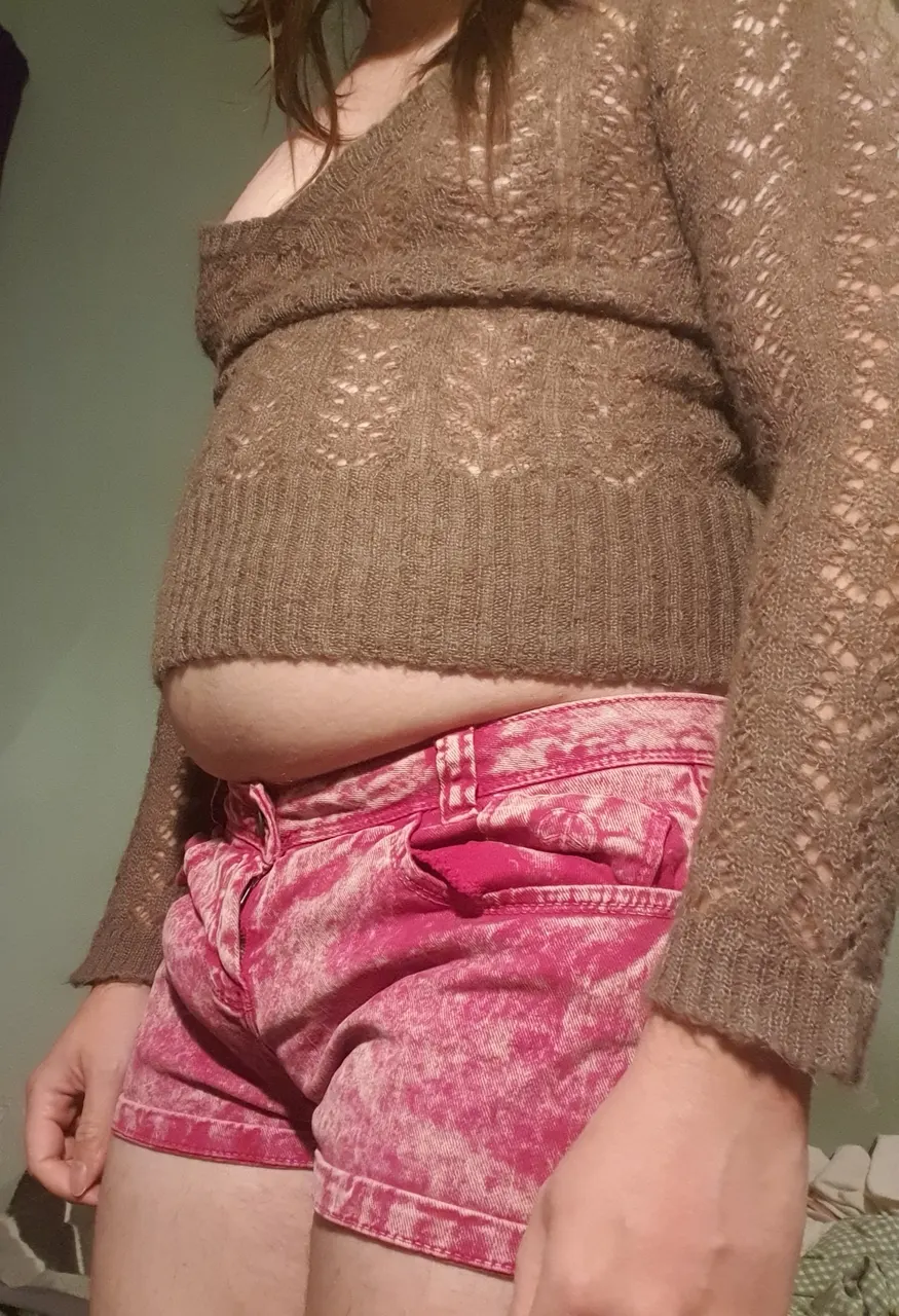 Sisyy in short shorts