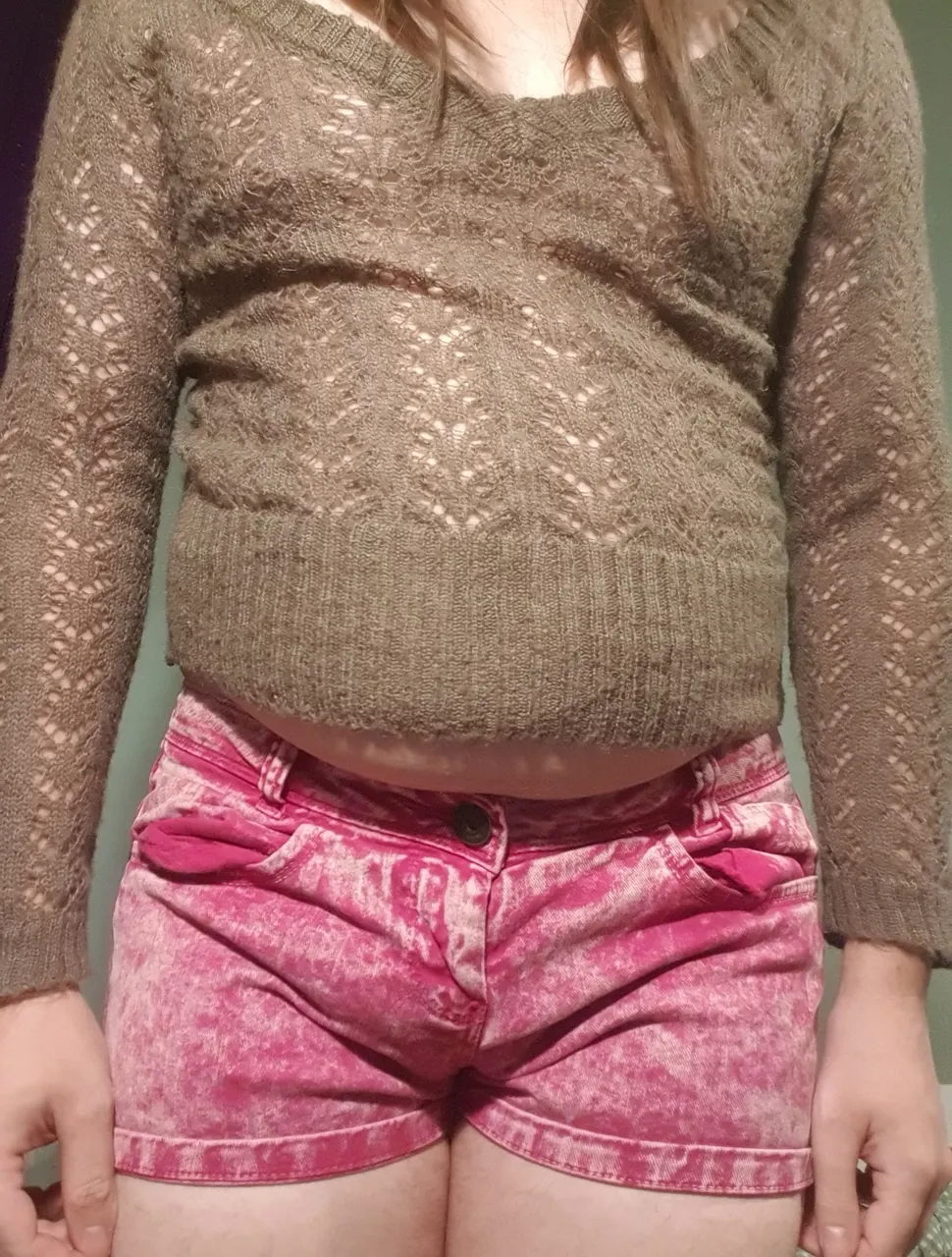 Sisyy in short shorts