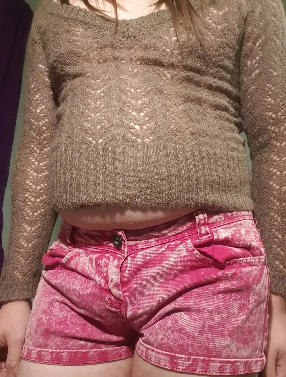 Sisyy in short shorts
