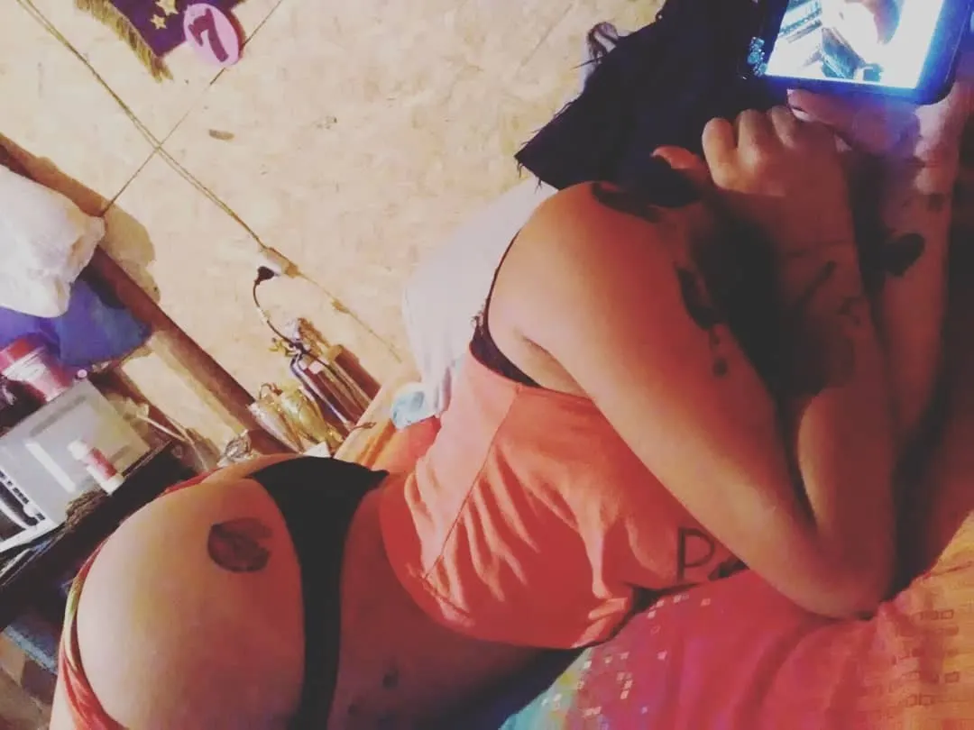 Uruguaya con tremendas tetas y culo