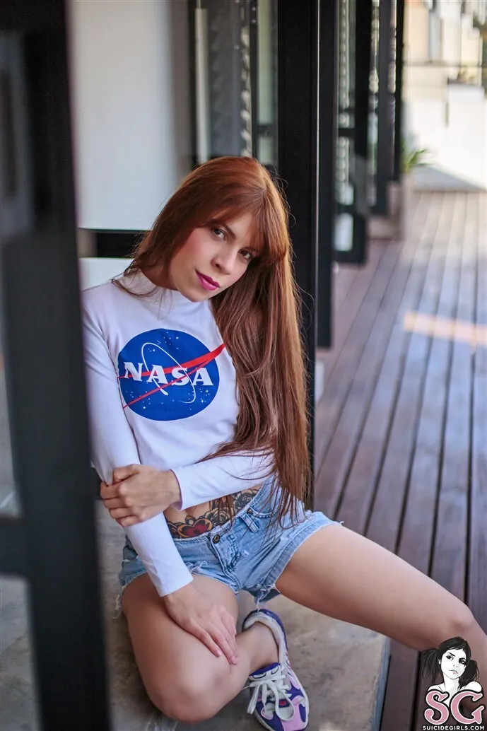 Avalonina Suicide, Candy astronaut girl on land