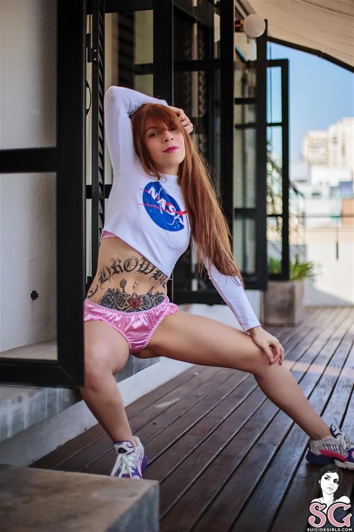 Avalonina Suicide, Candy astronaut girl on land