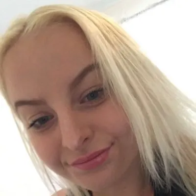 Jacke una hermosa rubia