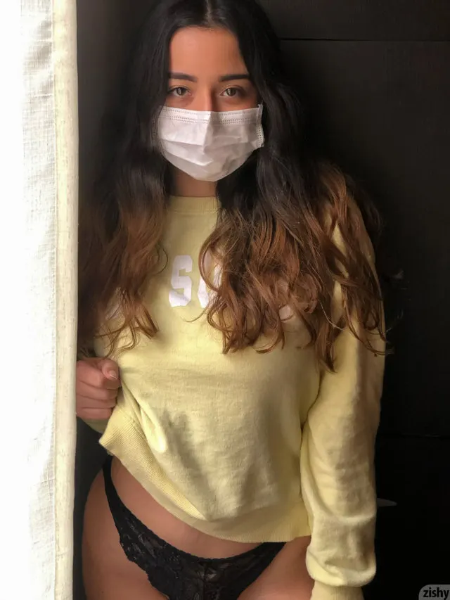 Rica colombiana tetona.