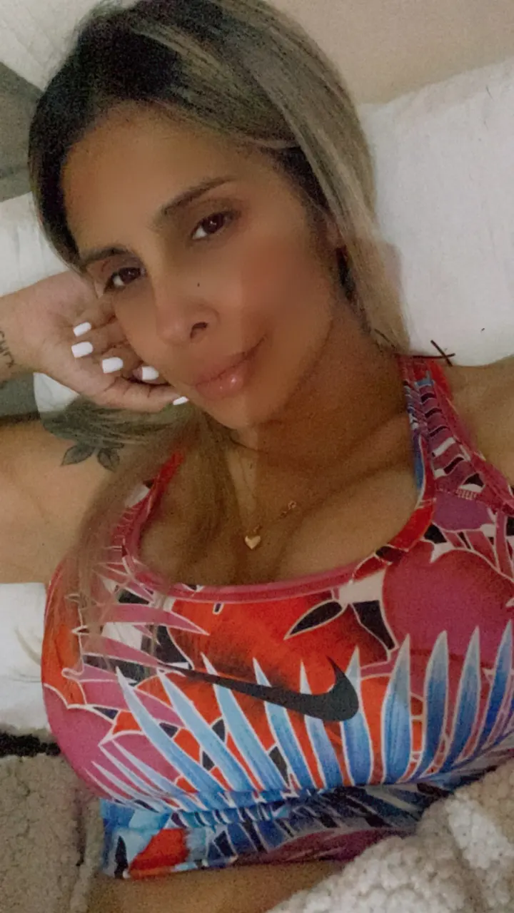 Tetona juguetona 😈 🔥 estoy para poringuera?