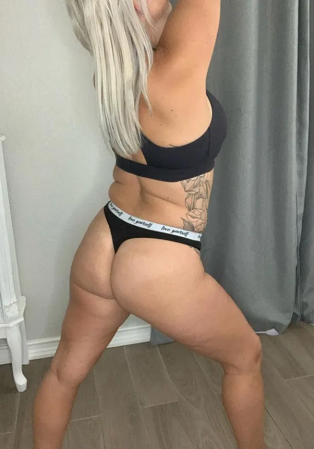 Que rica que está la Milf....