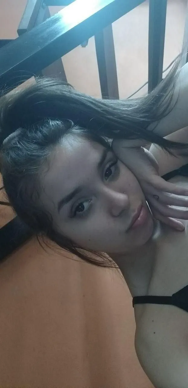 Hermosa nena en tanga
