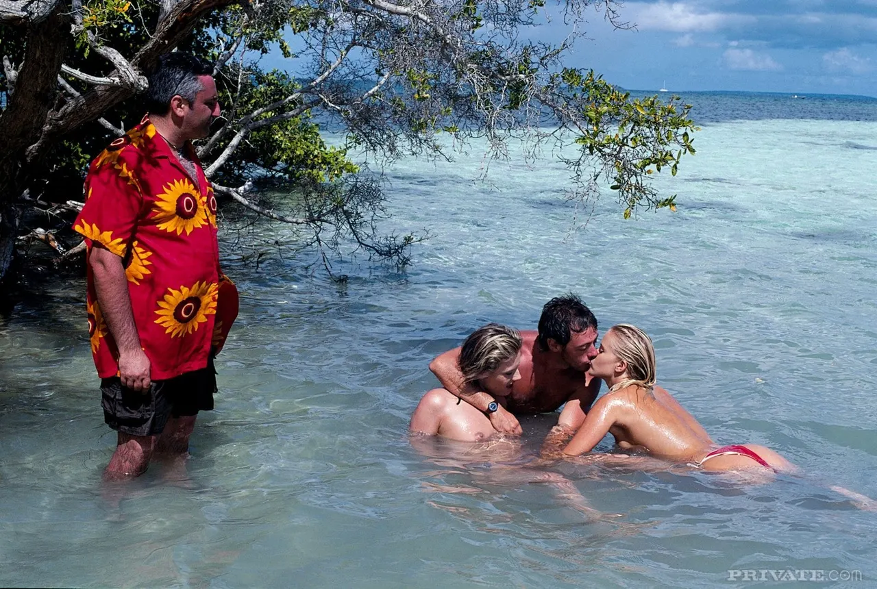 Amigos a la orilla del rio