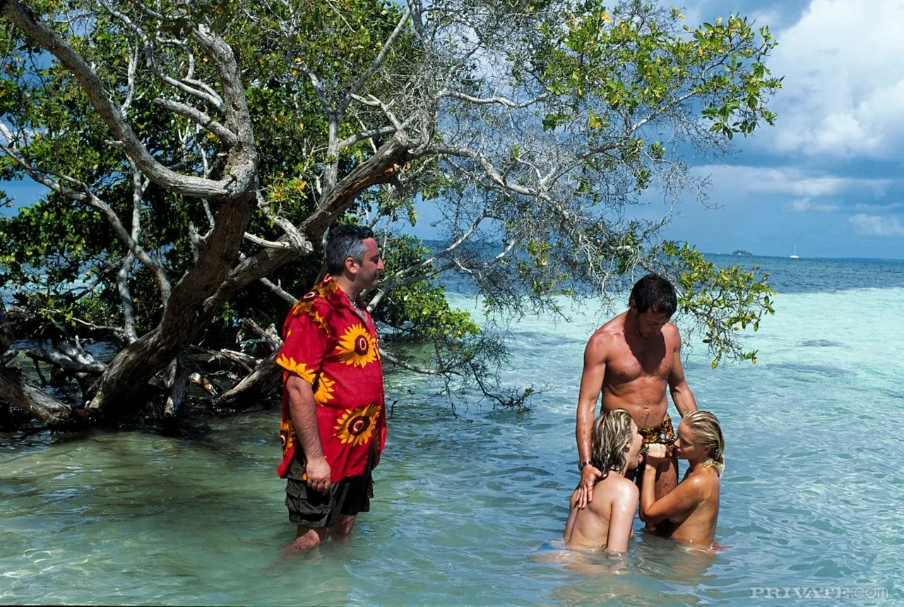 Amigos a la orilla del rio