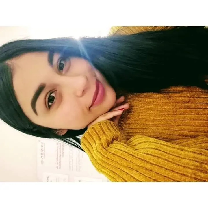 Alexandra, siéntate en mi cara ¡