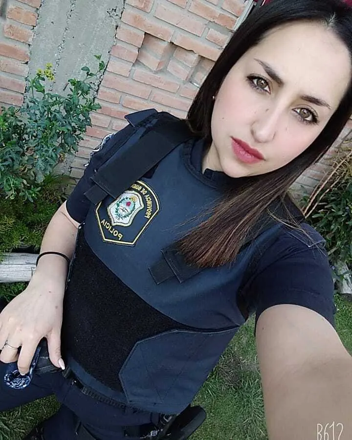 Hermosa Oficial de la Bonaerense
