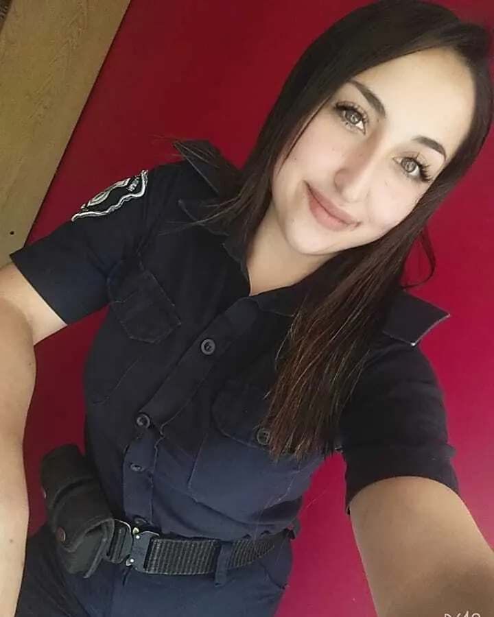 Hermosa Oficial de la Bonaerense