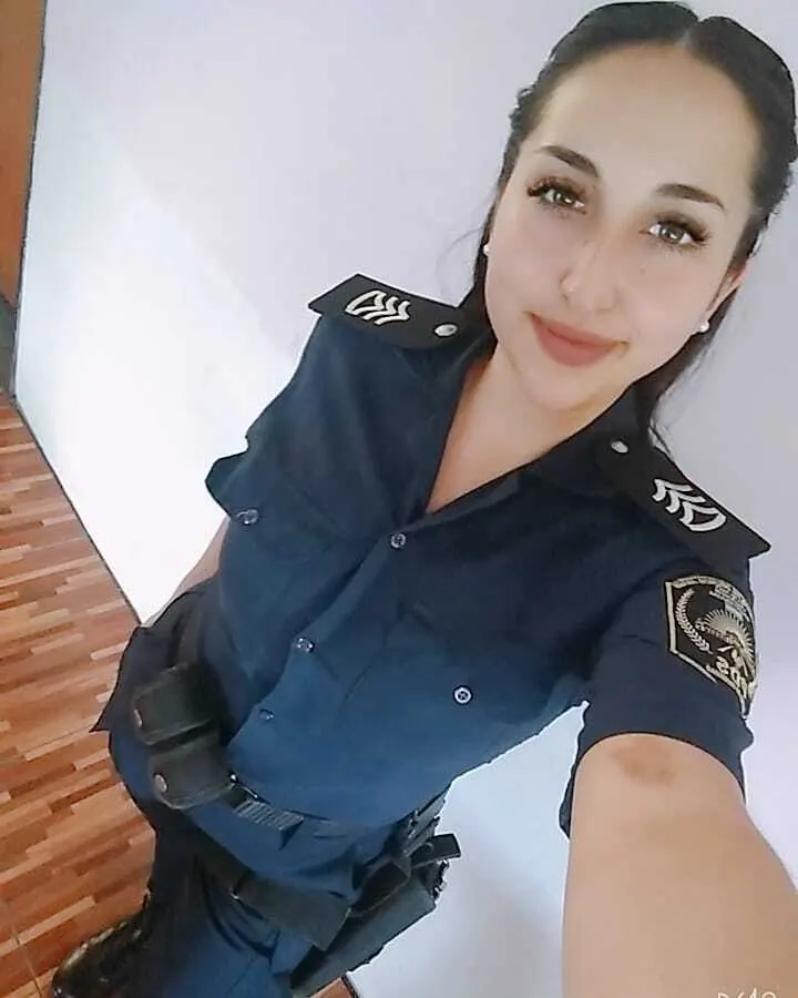 Hermosa Oficial de la Bonaerense