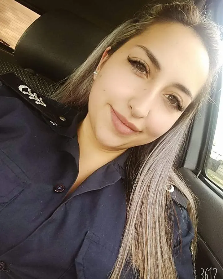 Hermosa Oficial de la Bonaerense
