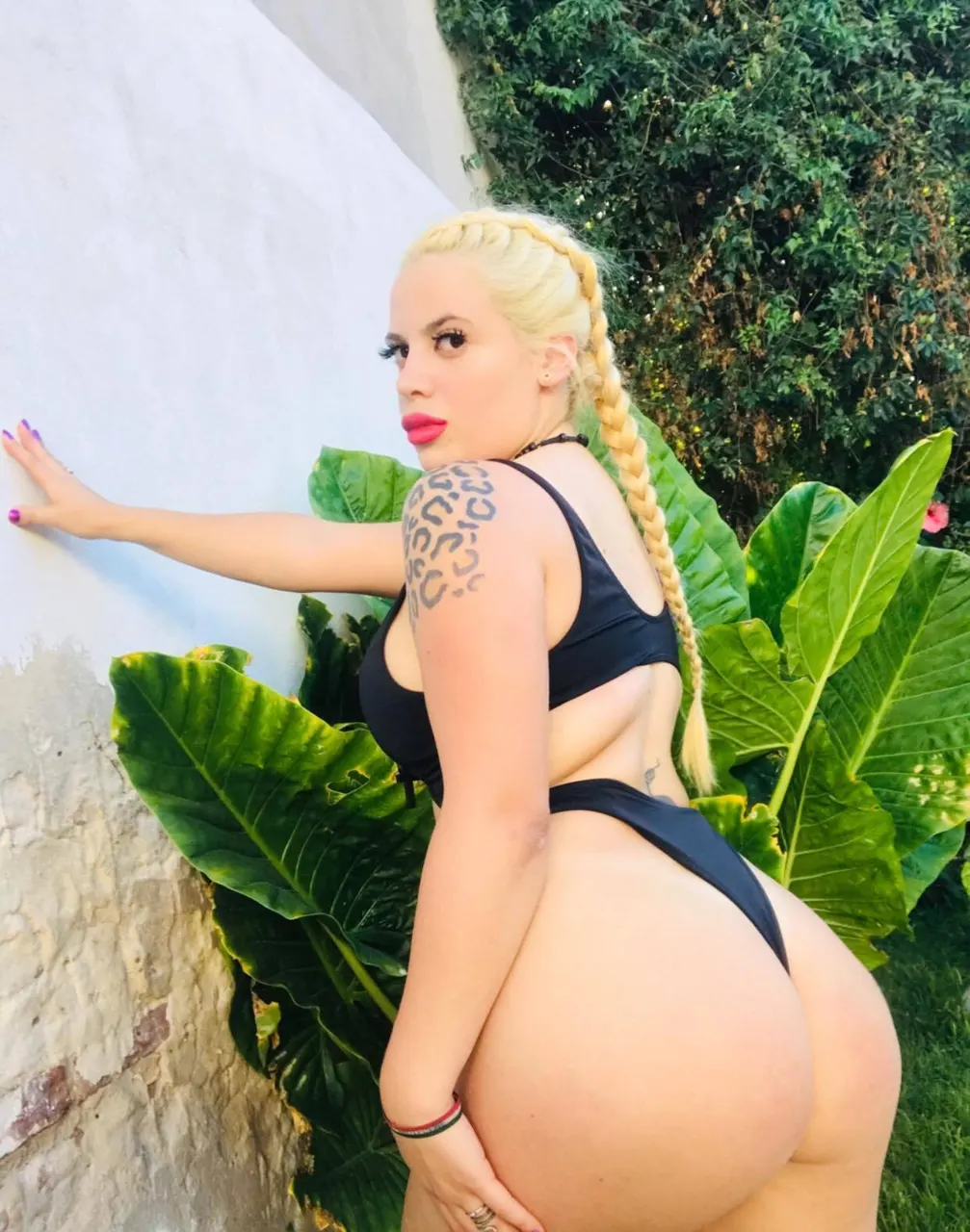 Bailarina , Modelo Y Promotora