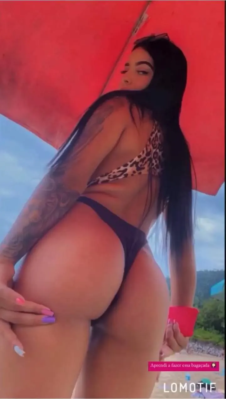 Morenita con un culo delicioso